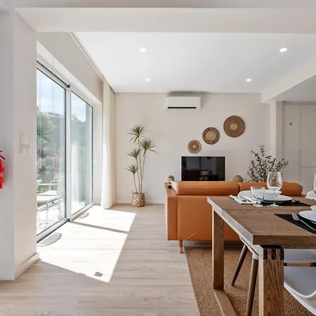 Διαμέρισμα Modern Steps From